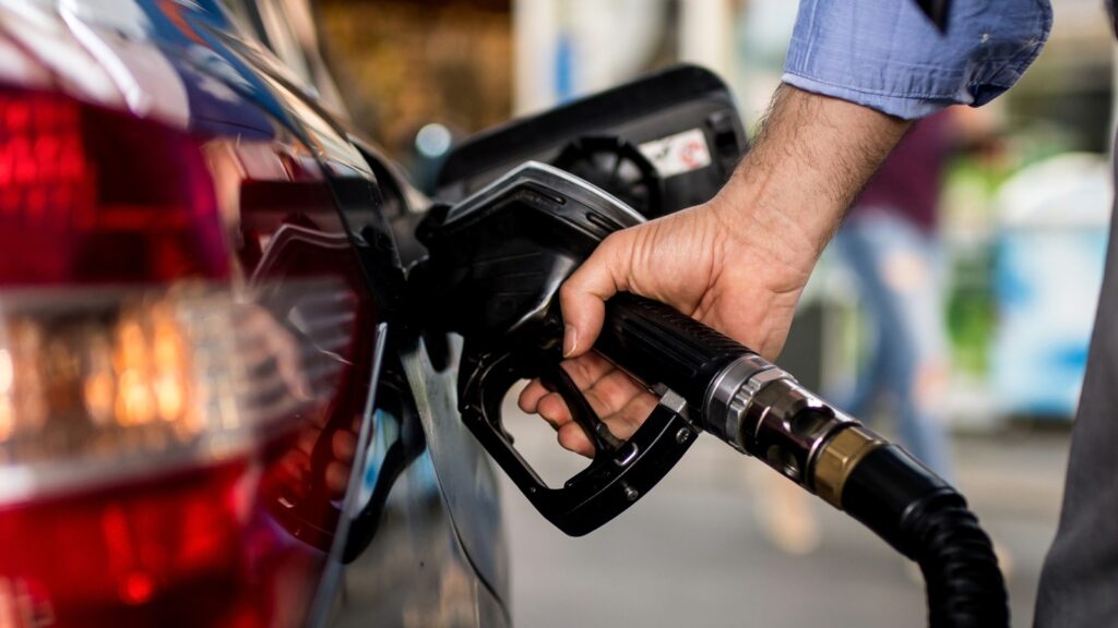 5-driving-habits-making-you-spend-more-on-gas