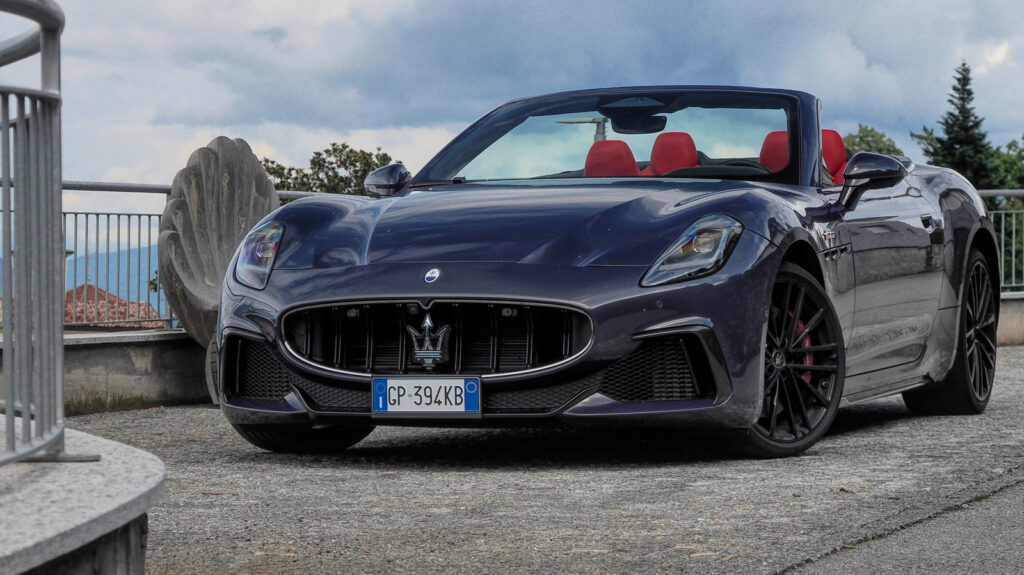 maserati-grancabrio-first-drive:-is-folgore-or-trofeo-the-better-gt-convertible?