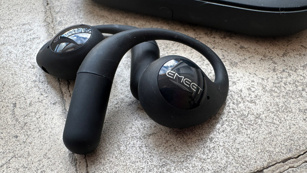 emeet-airflow-review:-air-conduction-earbuds-made-for-the-office