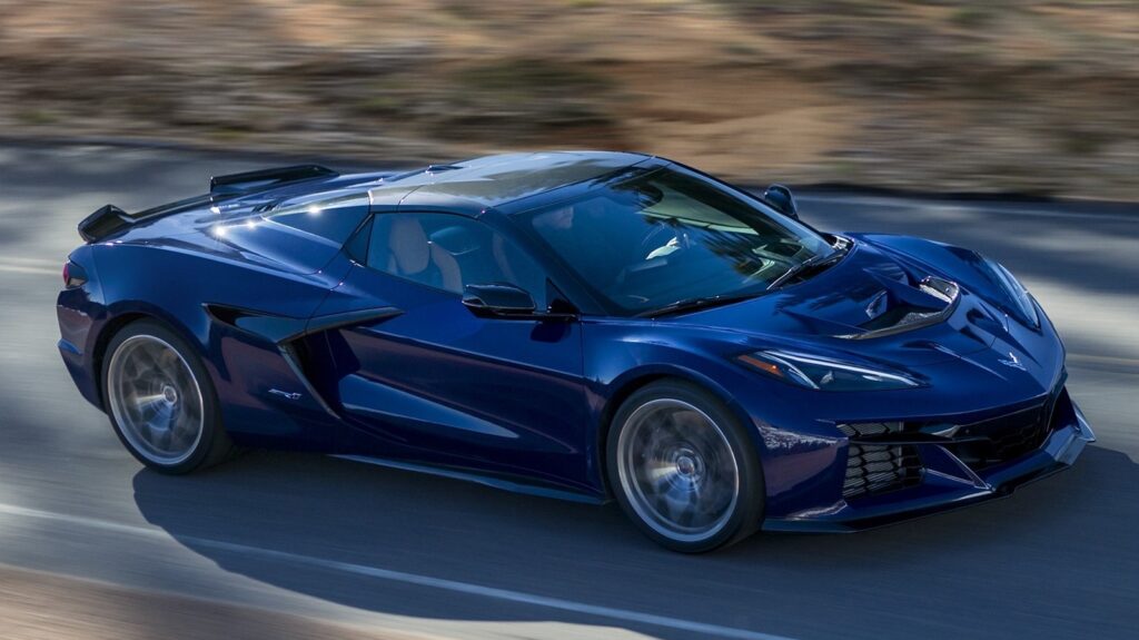 2025-chevrolet-corvette-zr1-supercar-killer-pairs-1,064-hp-and-split-window-style