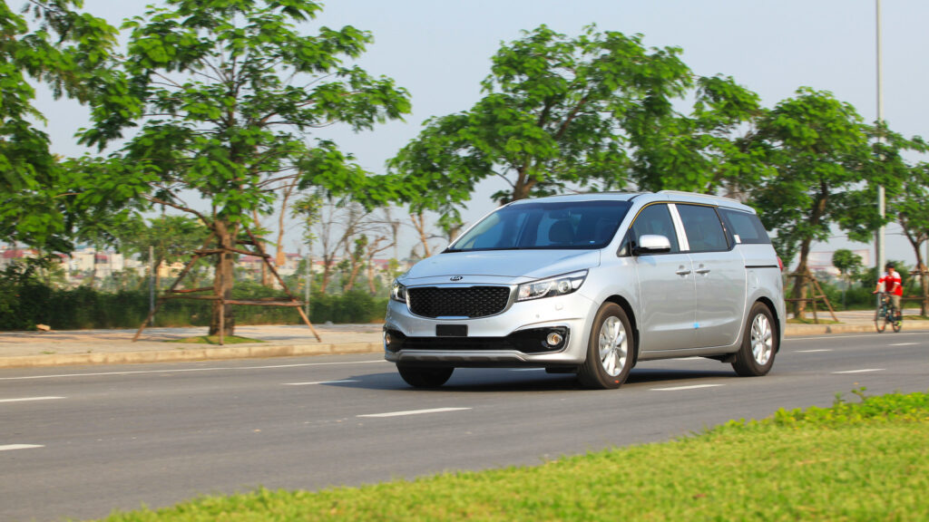 no,-the-kia-carnival-hasn’t-been-discontinued-(but-its-old-nameplate-‘sedona’-has)