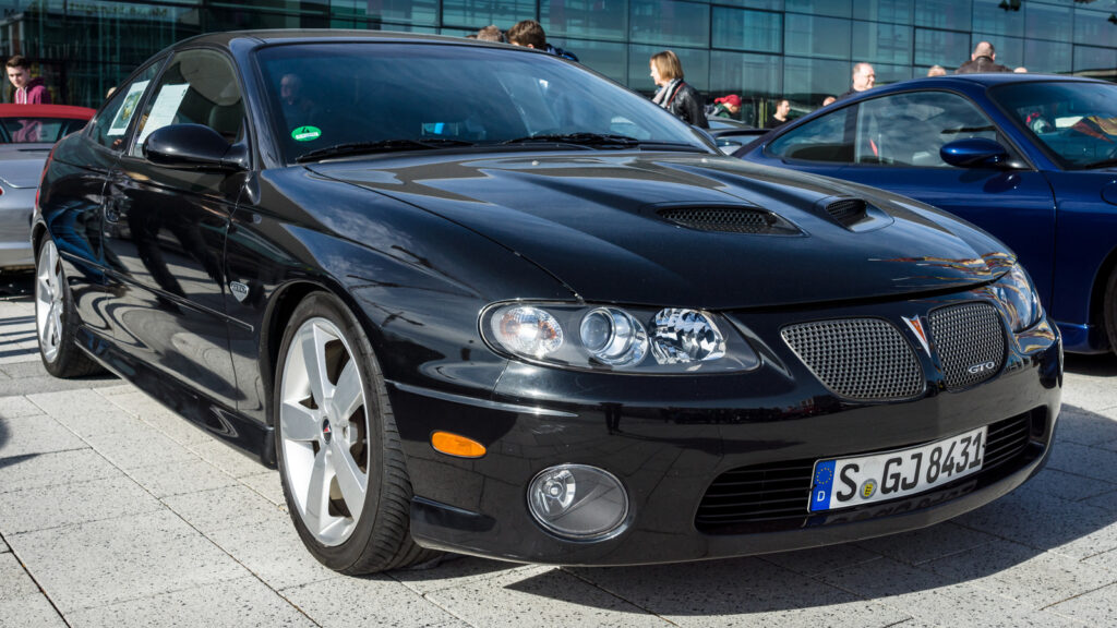 how-much-horsepower-does-a-2006-pontiac-gto-6.0-have?