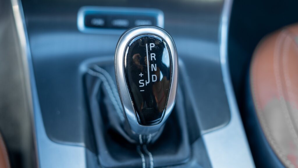 what-does-the-‘s’-stand-for-on-your-car’s-gear-shift-and-when-should-you-use-it?