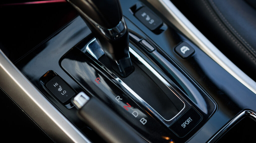 what-does-the-‘b’-stand-for-in-your-car’s-gear-shift-and-when-should-you-use-it?