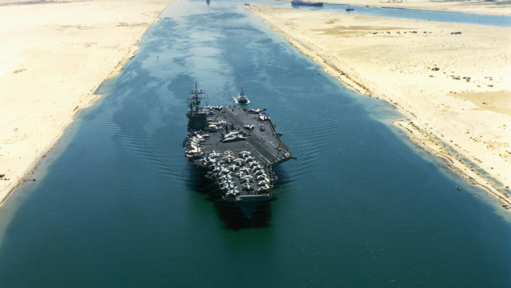 can-us.-aircraft-carriers-fit-through-the-suez-and-panama-canals?