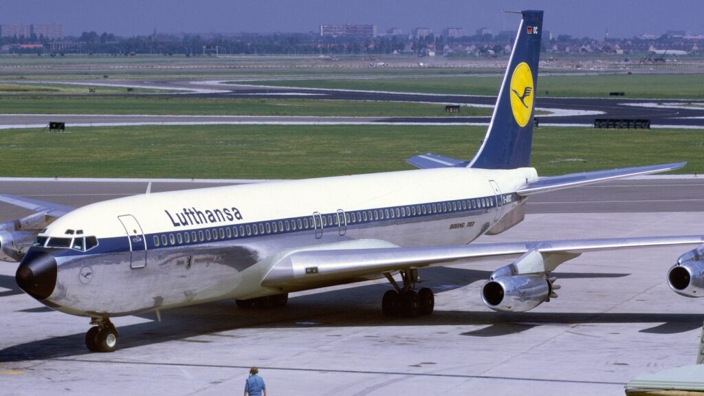 everything-to-know-about-the-boeing-707-jetliner