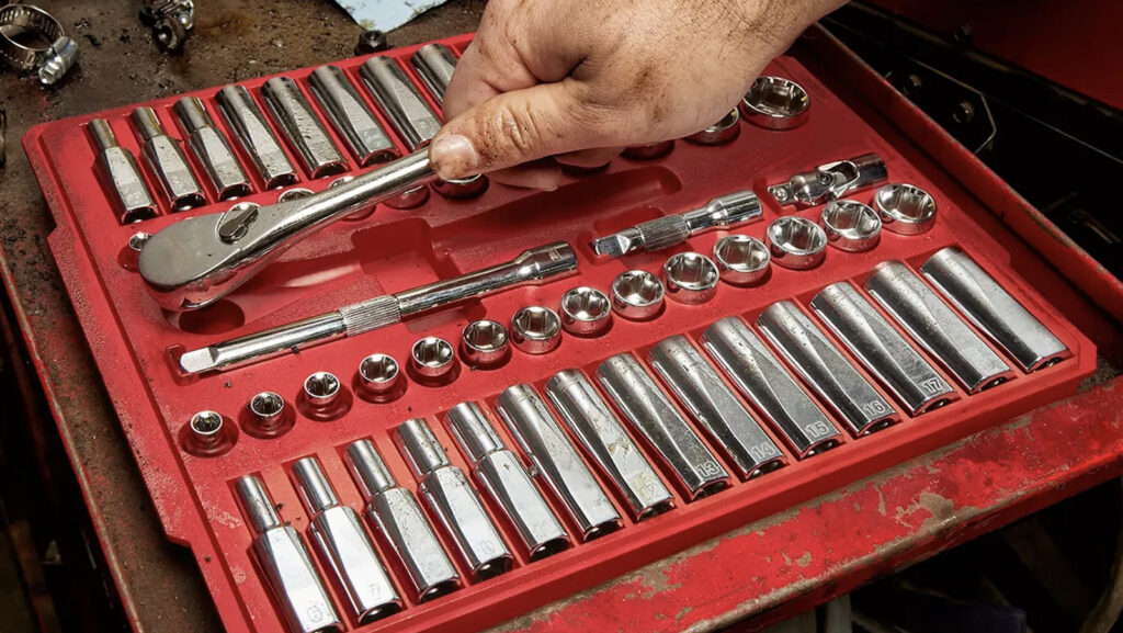 what-tools-are-included-in-the-milwaukee-mechanic-tool-set?