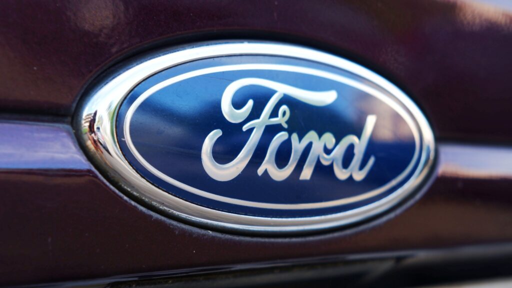 the-history-behind-ford’s-logo:-a-look-at-the-evolution-of-the-blue-oval-emblem