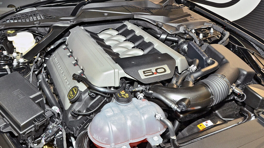 flat-plane-vs.-cross-plane-engine-cranks:-the-biggest-differences-explained