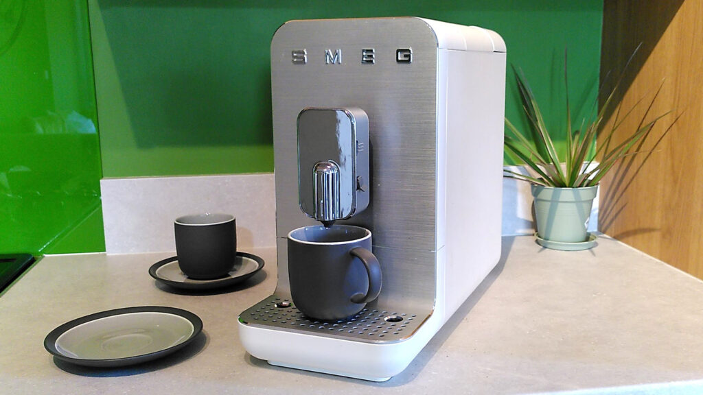 smeg-bcc13-review:-perfectly-extracted-espresso-and-foamed-milk-every-time