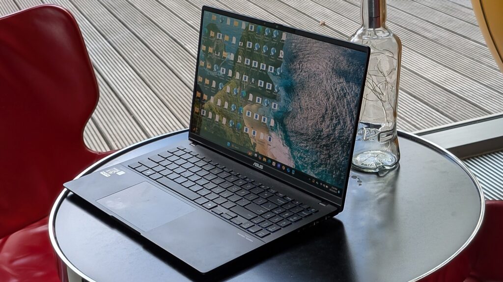 asus-vivobook-s15-oled-first-impressions:-i-needed-battery-power-on-the-run,-and-i-got-it