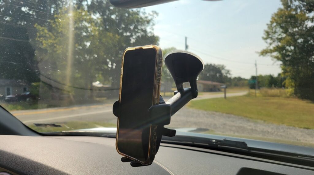 we-tested-amazons-top-car-phone-holders,-and-this-is-the-one-we-liked-best