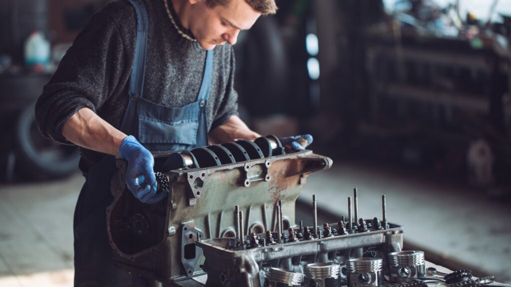 what’s-the-difference-between-an-engine-overhaul-and-engine-rebuild?