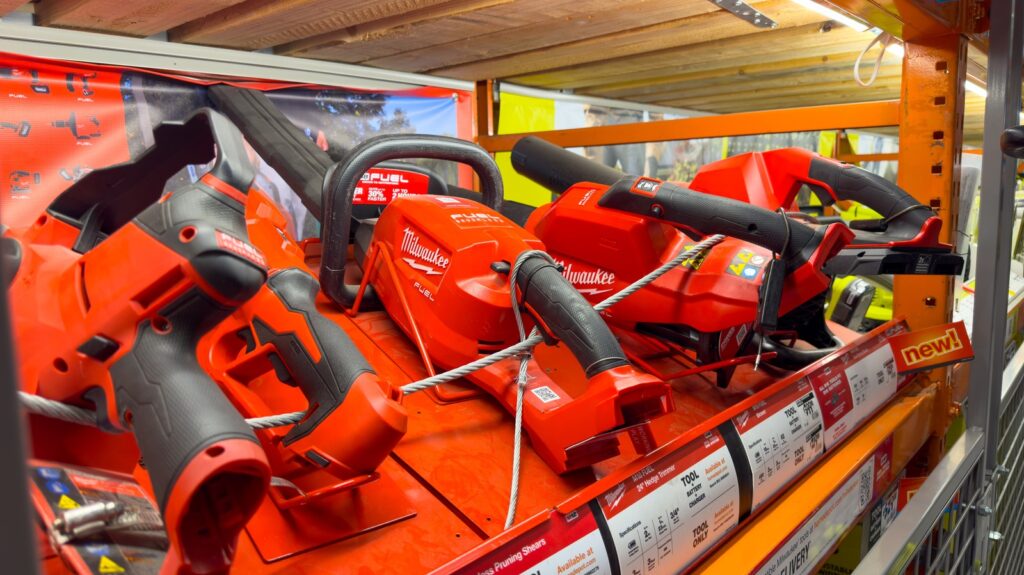milwaukee-power-broom-vs.-leaf-blower:-how-to-pick-the-right-option-for-cleaning-your-yard