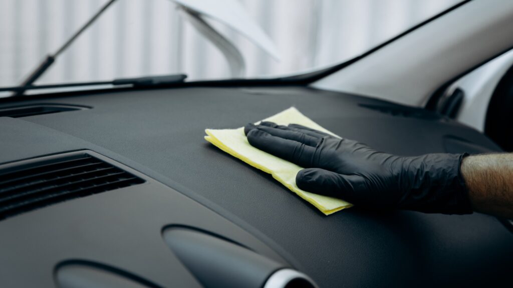 the-best-way-to-clean-your-car’s-dashboard-(and-get-rid-of-sticky-residue)