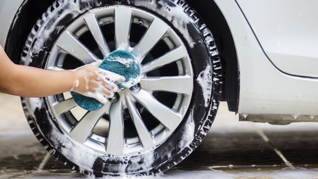 everything-you-need-to-deep-clean-your-car-tires-and-rims