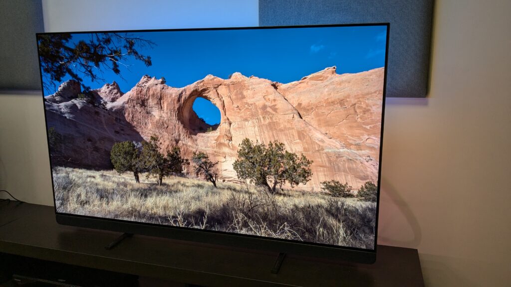 philips-oled909-review:-a-superb-oled-tv-with-a-great-feature-lg-and-samsung-can’t-match